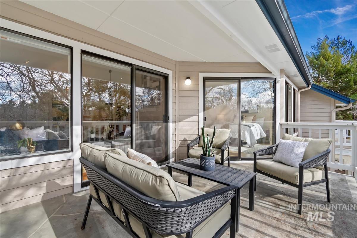 996 E Riverpark Ln, Boise, Idaho 83706, 2 Bedrooms, 2 Bathrooms, Residential For Sale, Price $539,900, 98961105