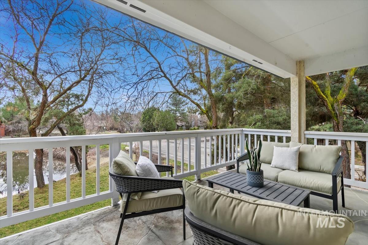 996 E Riverpark Ln, Boise, Idaho 83706, 2 Bedrooms, 2 Bathrooms, Residential For Sale, Price $539,900, 98961105