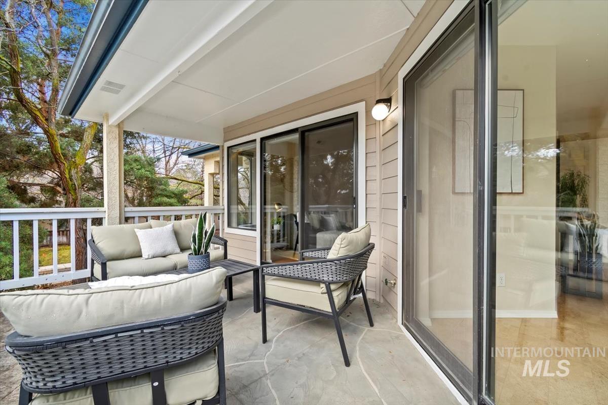 996 E Riverpark Ln, Boise, Idaho 83706, 2 Bedrooms, 2 Bathrooms, Residential For Sale, Price $539,900, 98961105