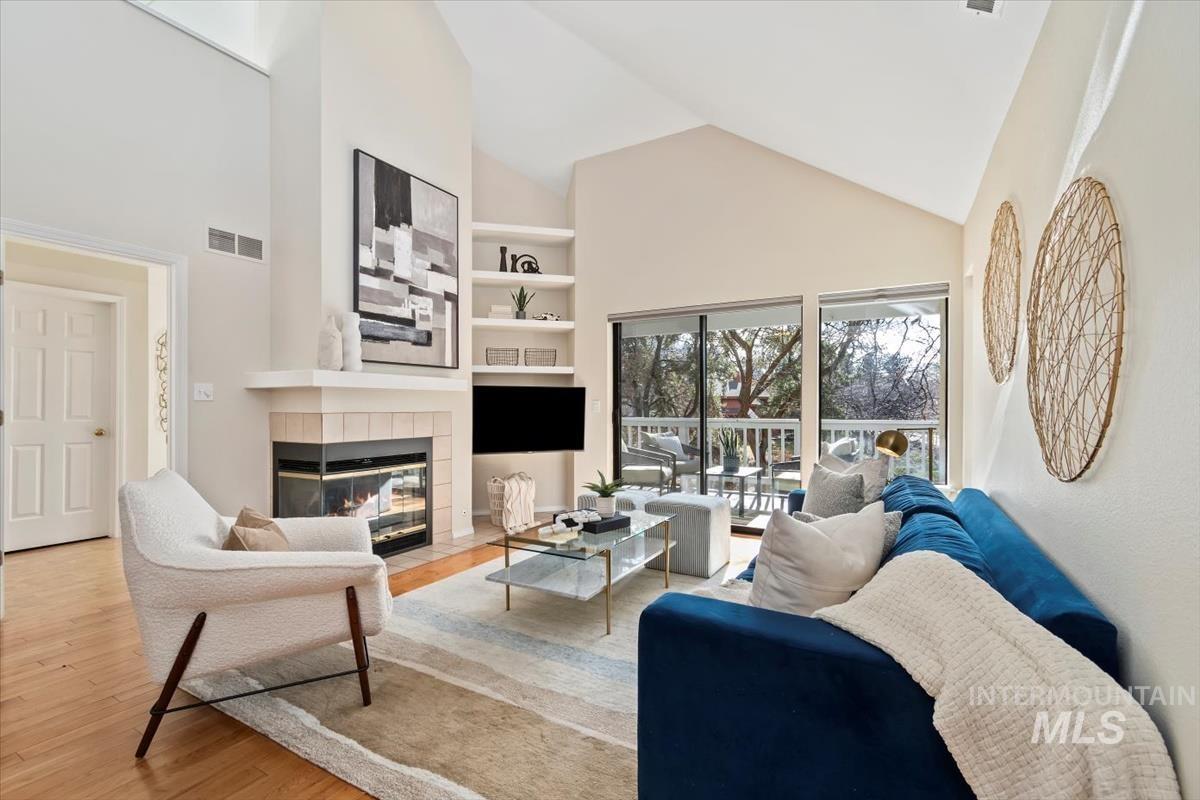 996 E Riverpark Ln, Boise, Idaho 83706, 2 Bedrooms, 2 Bathrooms, Residential For Sale, Price $539,900, 98961105