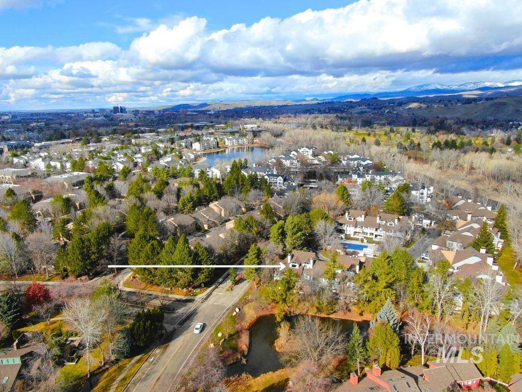 996 E Riverpark Ln, Boise, Idaho 83706, 2 Bedrooms, 2 Bathrooms, Residential For Sale, Price $539,900, 98961105