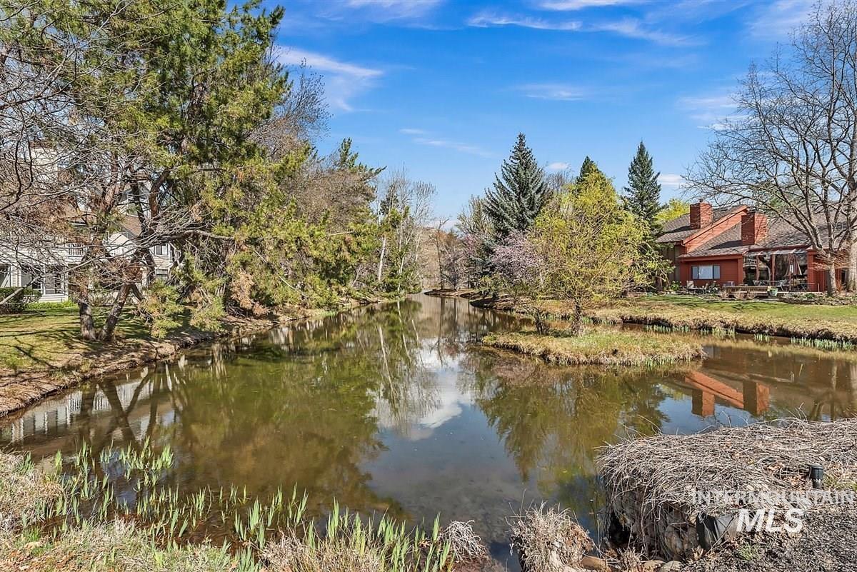 996 E Riverpark Ln, Boise, Idaho 83706, 2 Bedrooms, 2 Bathrooms, Residential For Sale, Price $539,900, 98961105