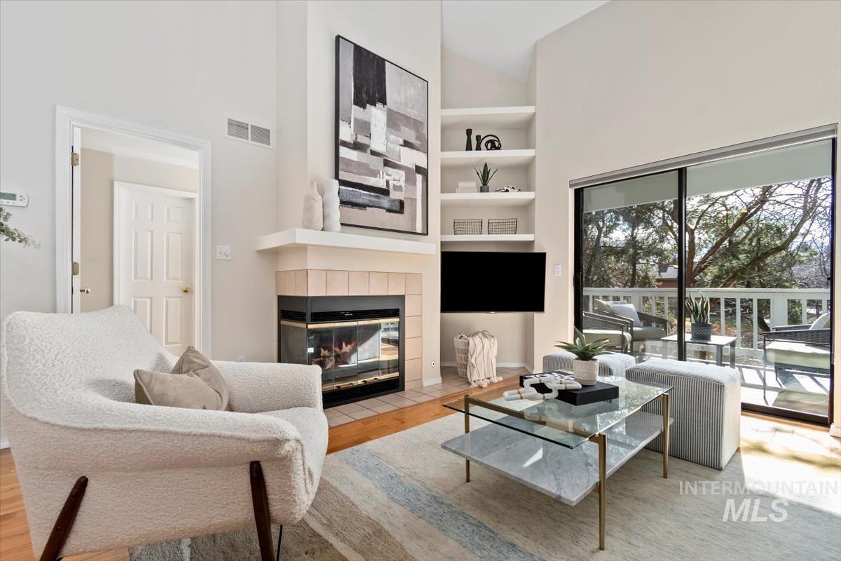 996 E Riverpark Ln, Boise, Idaho 83706, 2 Bedrooms, 2 Bathrooms, Residential For Sale, Price $539,900, 98961105