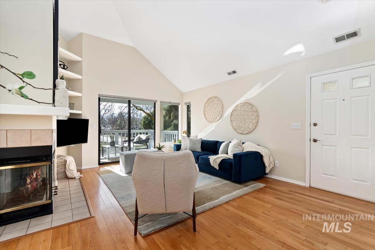 996 E Riverpark Ln, Boise, Idaho 83706, 2 Bedrooms, 2 Bathrooms, Residential For Sale, Price $539,900, 98961105
