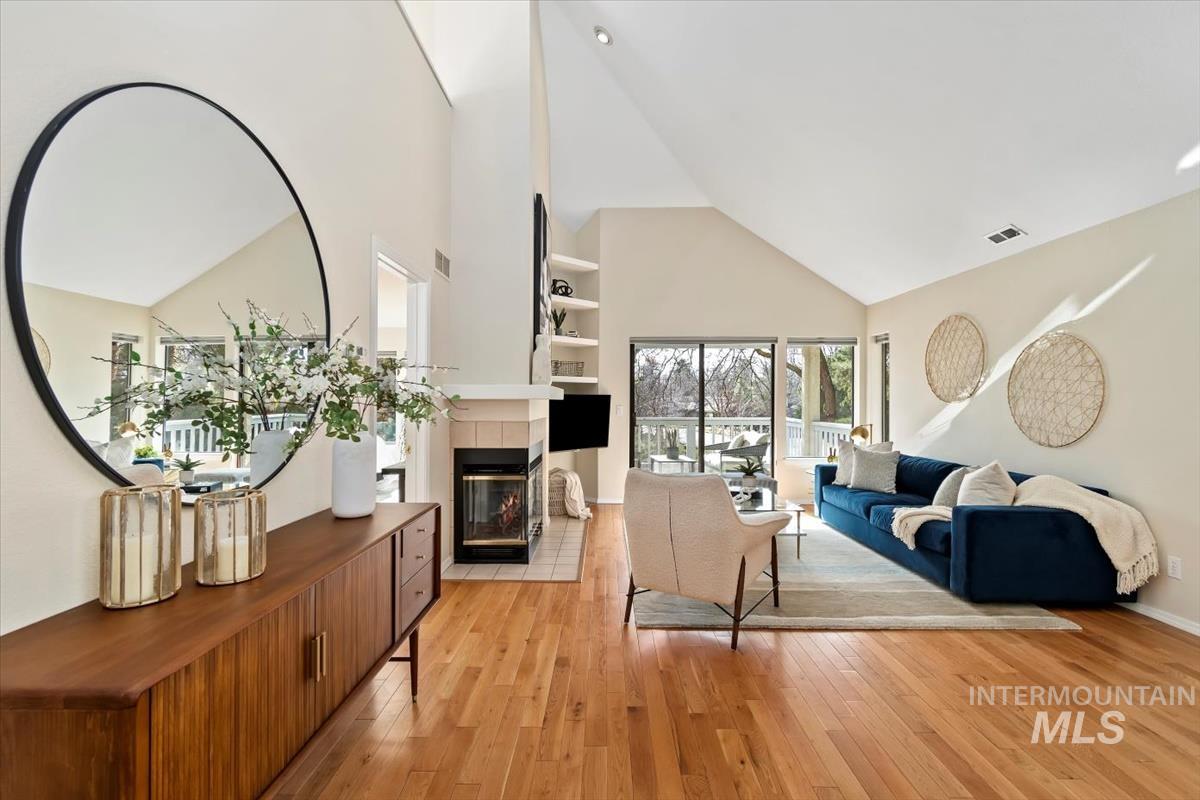 996 E Riverpark Ln, Boise, Idaho 83706, 2 Bedrooms, 2 Bathrooms, Residential For Sale, Price $539,900, 98961105