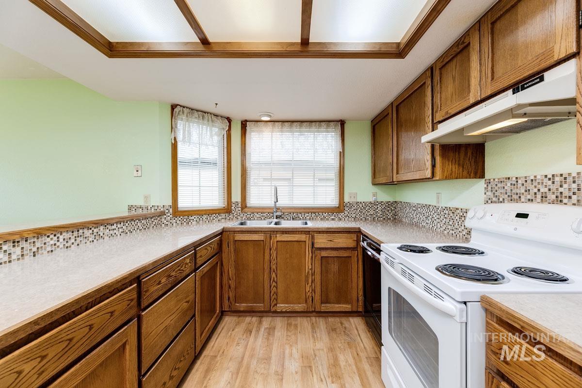 1995 E 8th N, Mountain Home, Idaho 83647, 2 Bedrooms, 2 Bathrooms, Residential For Sale, Price $240,000, 98961107
