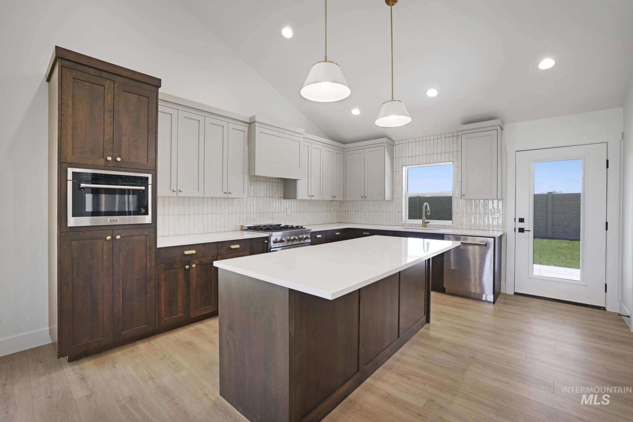 2233 Kooskia Loop, Twin Falls, Idaho 83301-5994, 4 Bedrooms, 3 Bathrooms, Residential For Sale, Price $595,000, 98961110