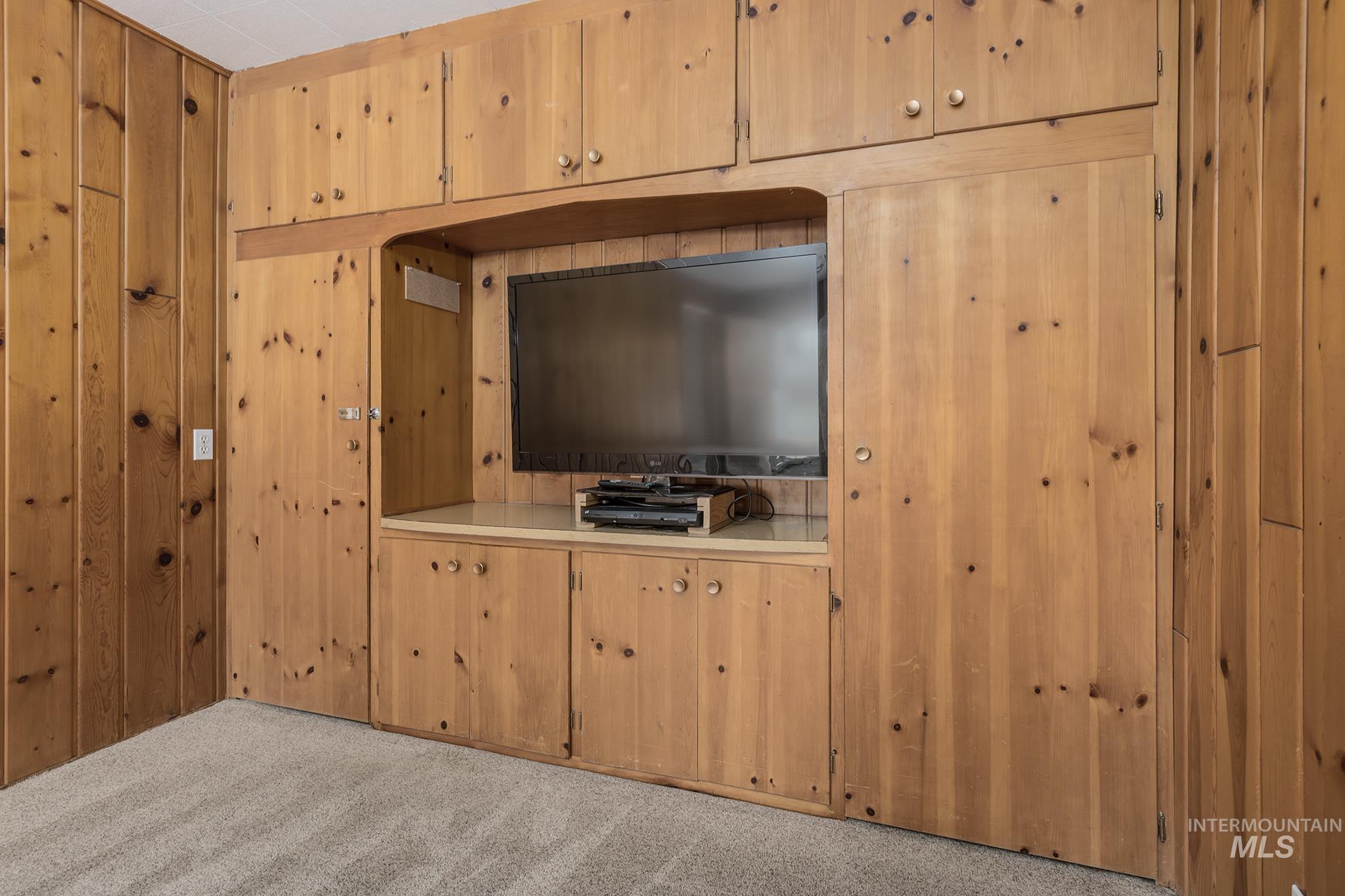 Detailed view of wooden walls and carpet floors