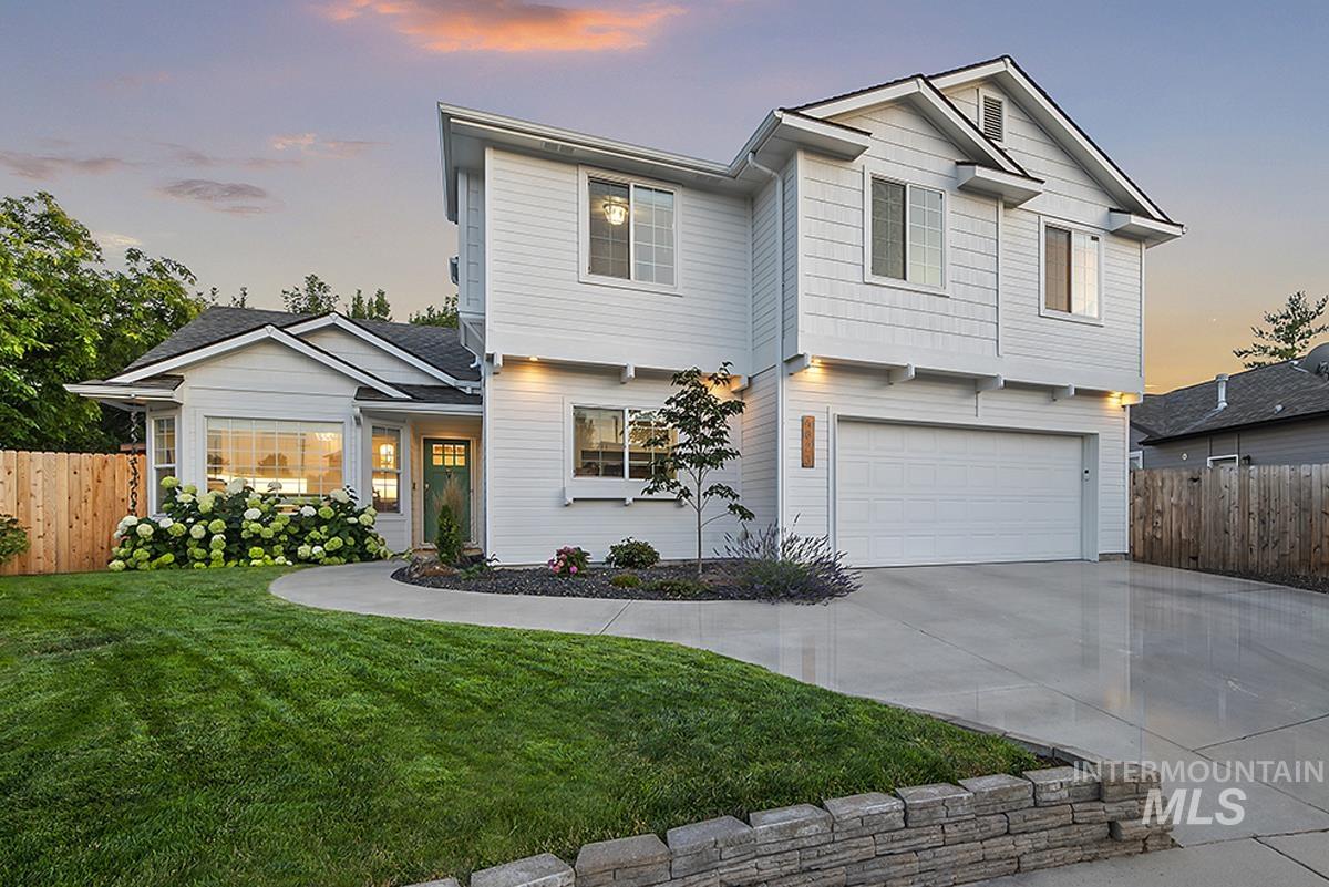 View of front facade with driveway and an attached garage