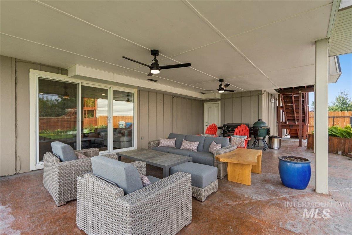 View of patio / terrace featuring an outdoor hangout area and a ceiling fan