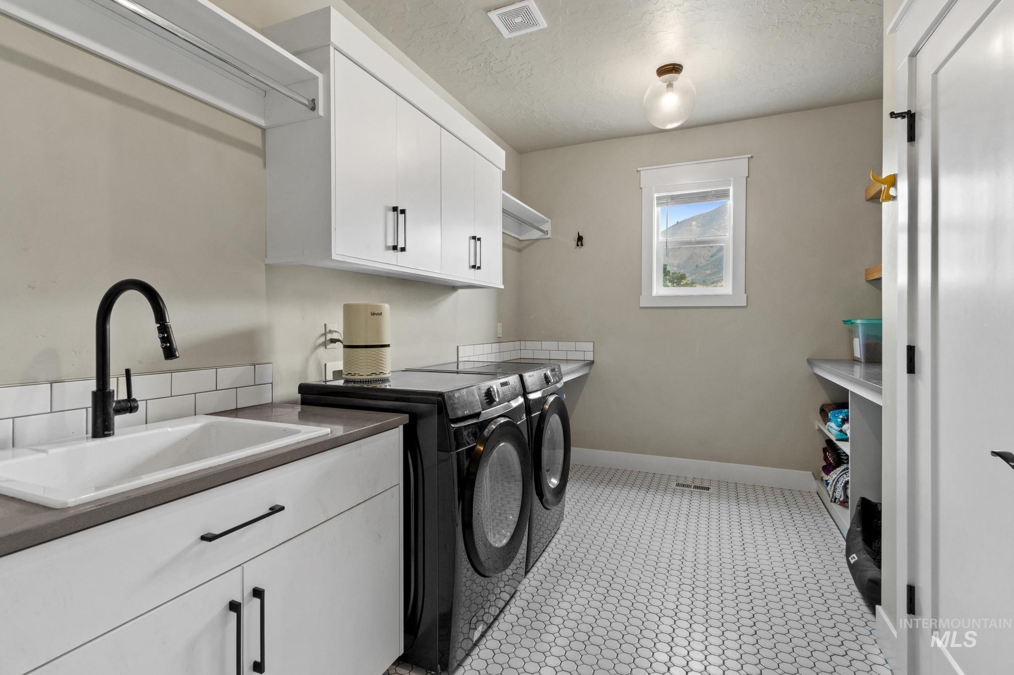 9 Mount Heinen Drive, Boise, Idaho 83716, 3 Bedrooms, 2.5 Bathrooms, Residential For Sale, Price $989,000, 98961131