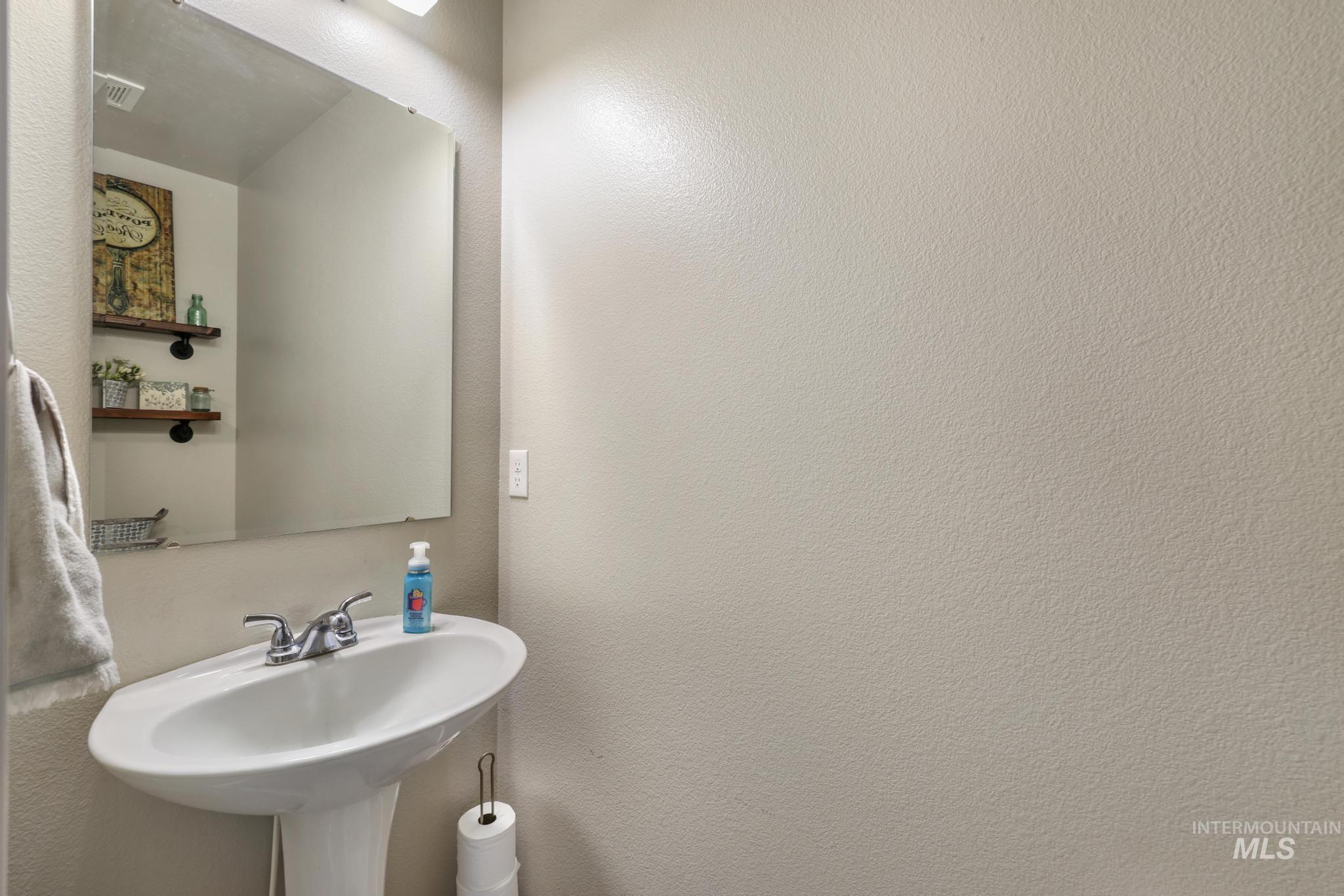 Bathroom with a textured wall