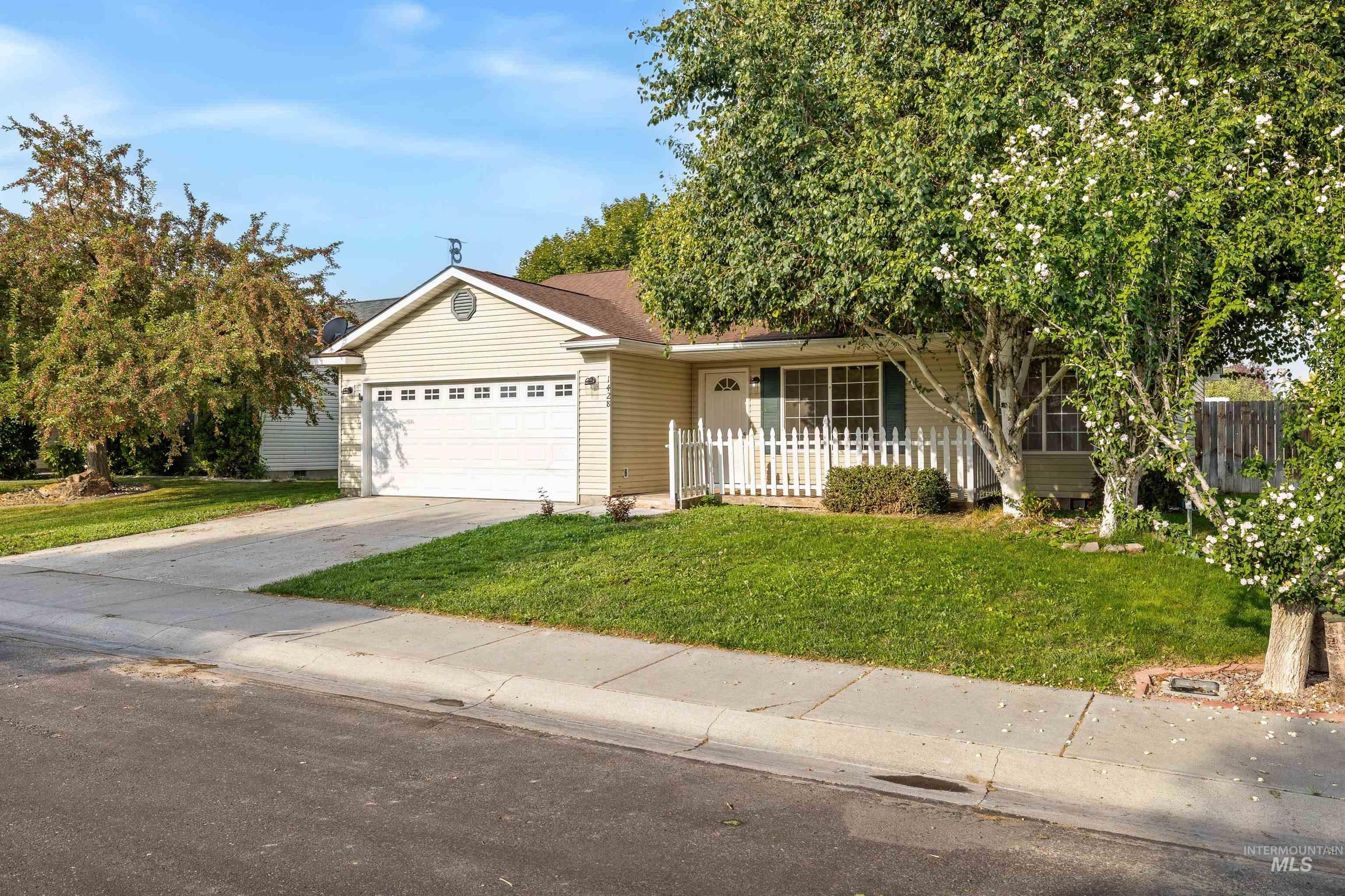 1428 Saddler St, Twin Falls, Idaho 83301-2007, 3 Bedrooms, 2 Bathrooms, Residential For Sale, Price $345,000, 98961162