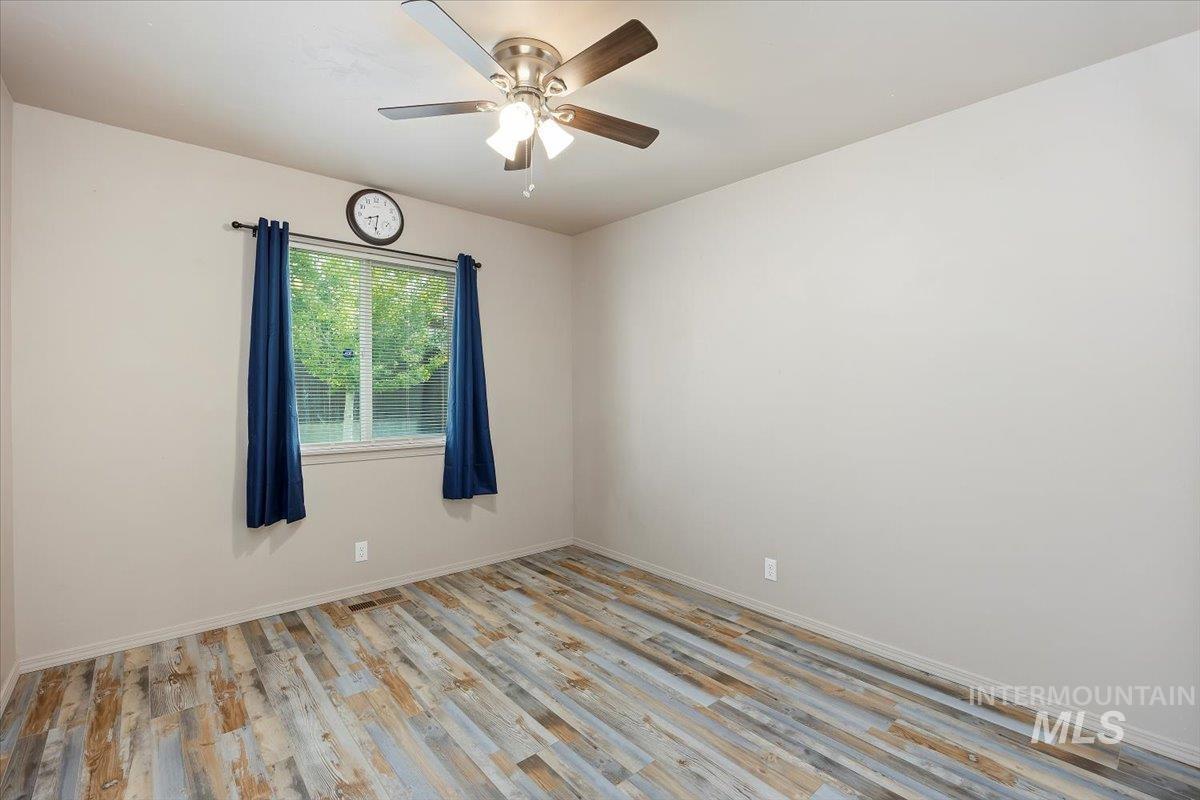 Unfurnished room featuring light wood-style flooring and a ceiling fan