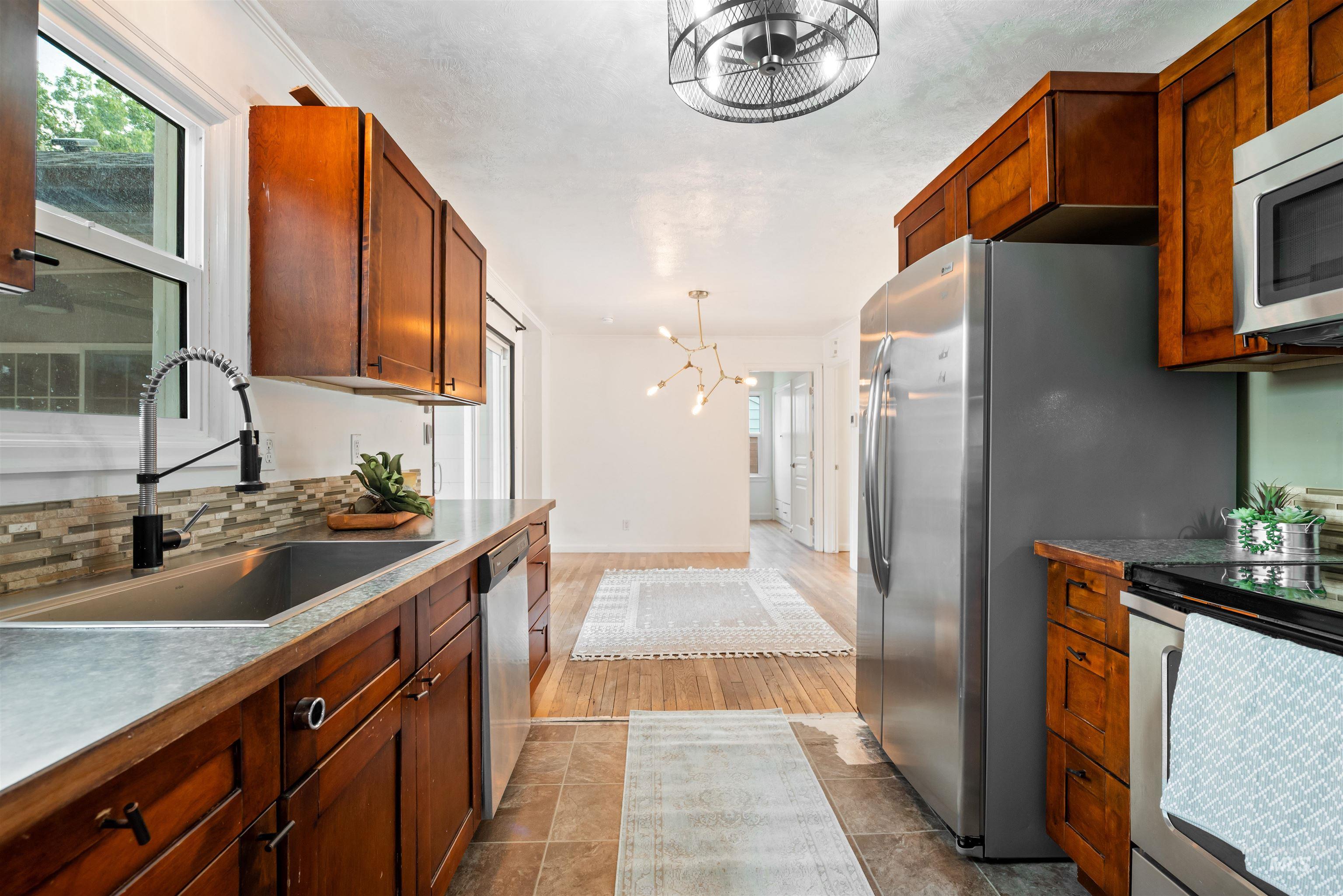618 S Pearl St, Boise, Idaho 83705, 3 Bedrooms, 2 Bathrooms, Residential For Sale, Price $444,900, 98961176