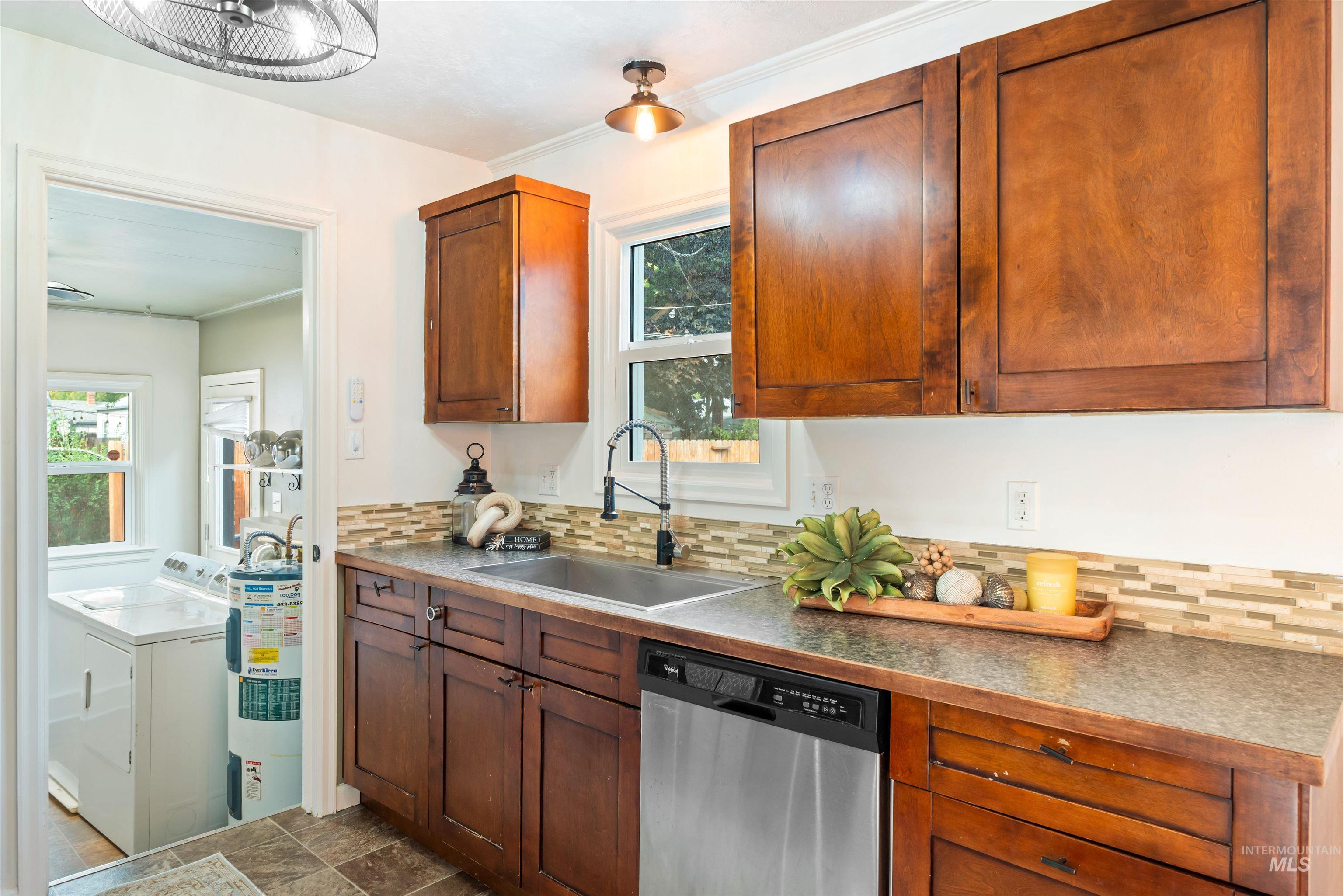 618 S Pearl St, Boise, Idaho 83705, 3 Bedrooms, 2 Bathrooms, Residential For Sale, Price $444,900, 98961176