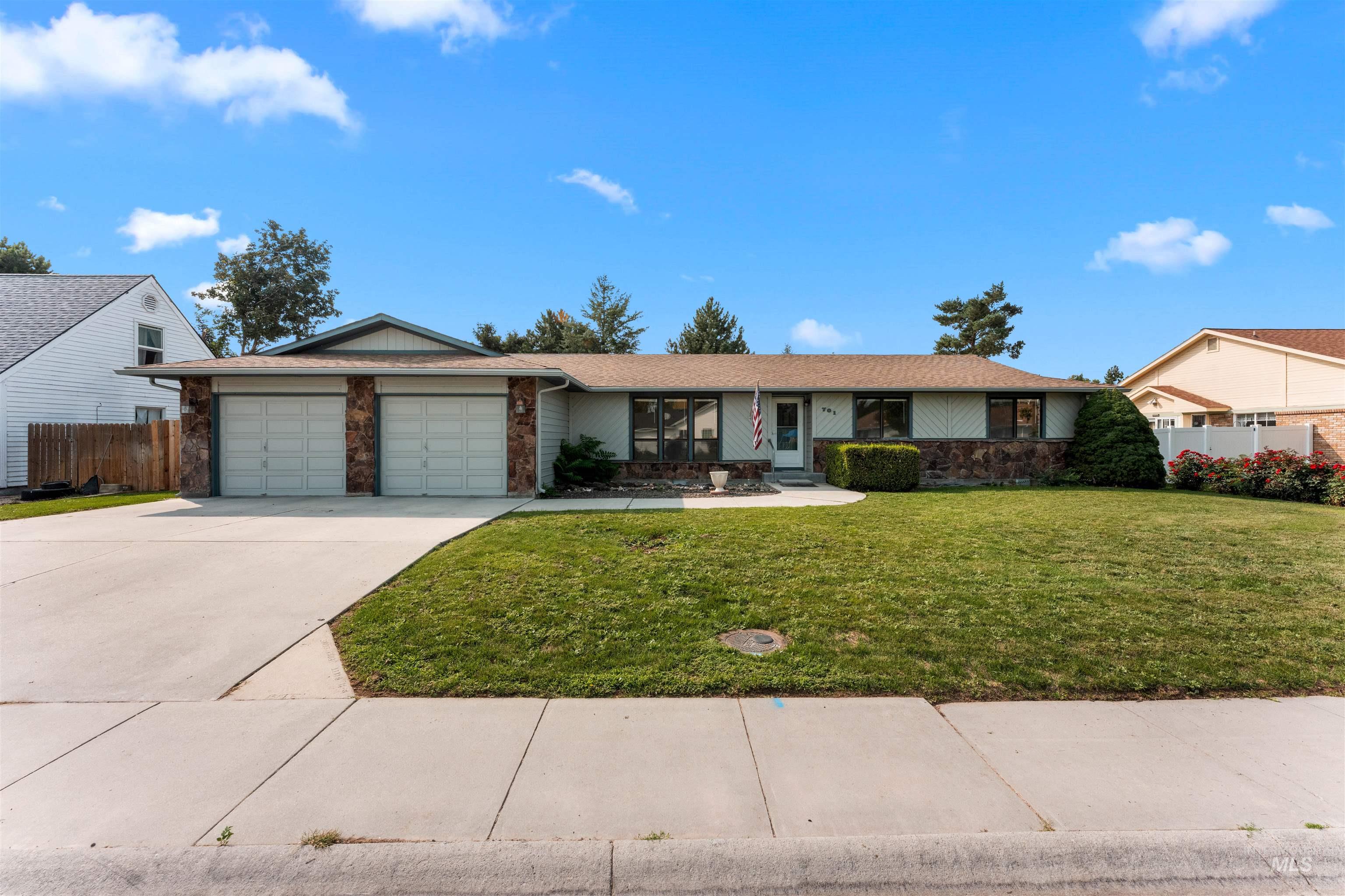 701 W Bridger, Nampa, Idaho 83651, 3 Bedrooms, 2 Bathrooms, Residential For Sale, Price $364,900, 98961178