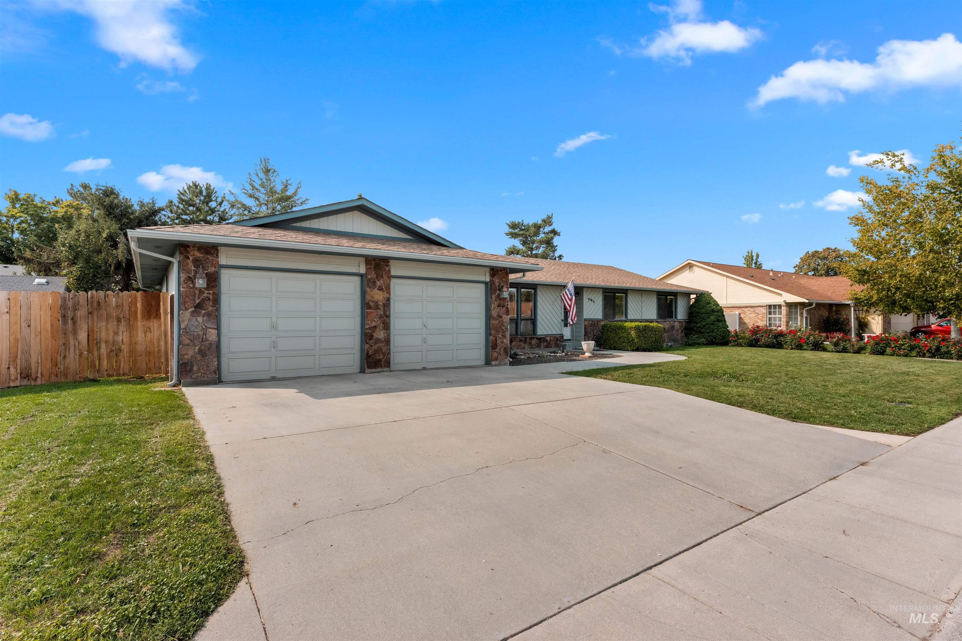 701 W Bridger, Nampa, Idaho 83651, 3 Bedrooms, 2 Bathrooms, Residential For Sale, Price $364,900, 98961178
