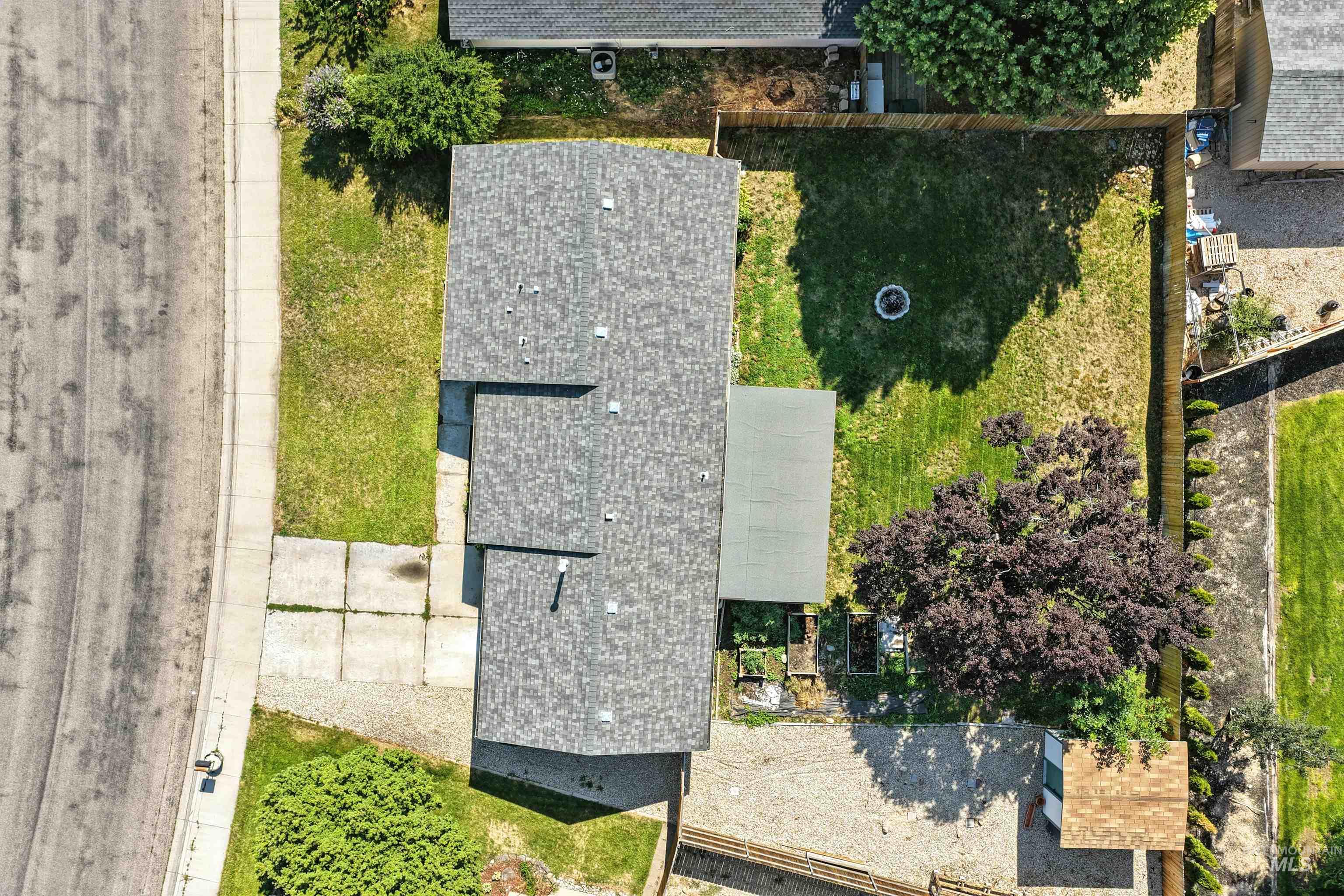 Aerial view of property and surrounding area