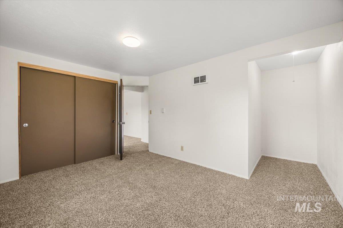 Unfurnished bedroom with carpet flooring and a closet