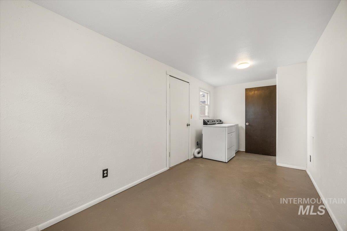 Laundry area with baseboards and washing machine and dryer