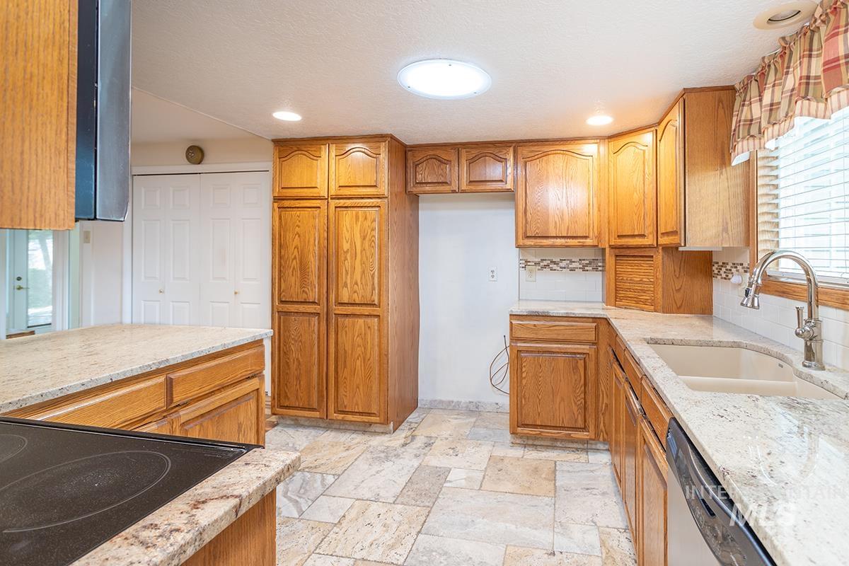 3731 N Buckingham Dr, Boise, Idaho 83704, 4 Bedrooms, 2 Bathrooms, Residential For Sale, Price $525,000, 98961208