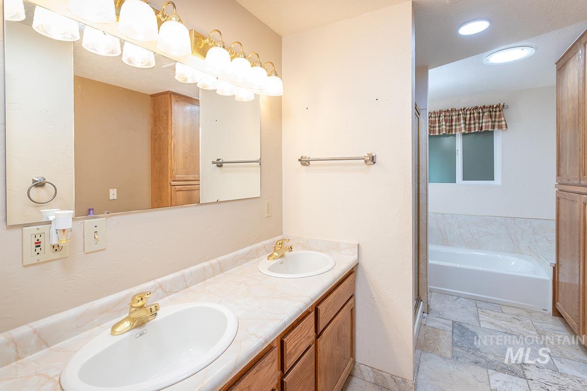 3731 N Buckingham Dr, Boise, Idaho 83704, 4 Bedrooms, 2 Bathrooms, Residential For Sale, Price $525,000, 98961208