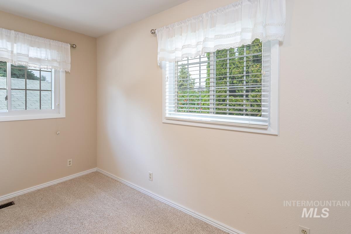 3731 N Buckingham Dr, Boise, Idaho 83704, 4 Bedrooms, 2 Bathrooms, Residential For Sale, Price $525,000, 98961208