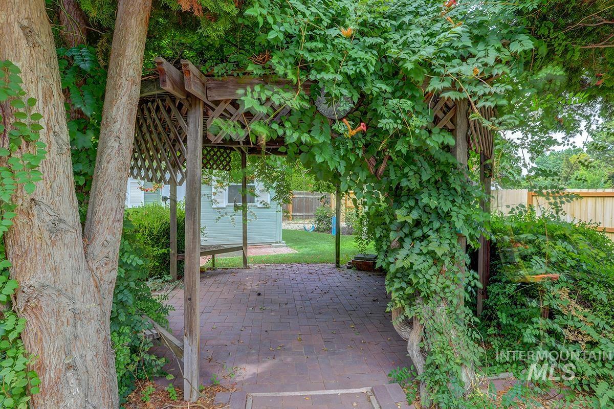 3731 N Buckingham Dr, Boise, Idaho 83704, 4 Bedrooms, 2 Bathrooms, Residential For Sale, Price $525,000, 98961208