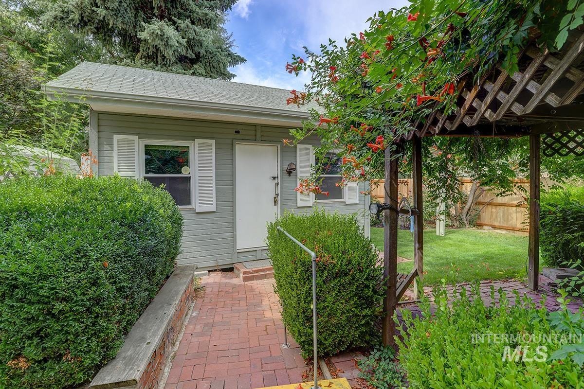 3731 N Buckingham Dr, Boise, Idaho 83704, 4 Bedrooms, 2 Bathrooms, Residential For Sale, Price $525,000, 98961208
