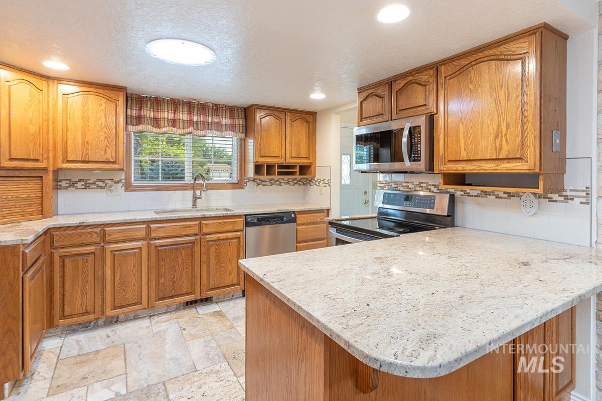 3731 N Buckingham Dr, Boise, Idaho 83704, 4 Bedrooms, 2 Bathrooms, Residential For Sale, Price $525,000, 98961208