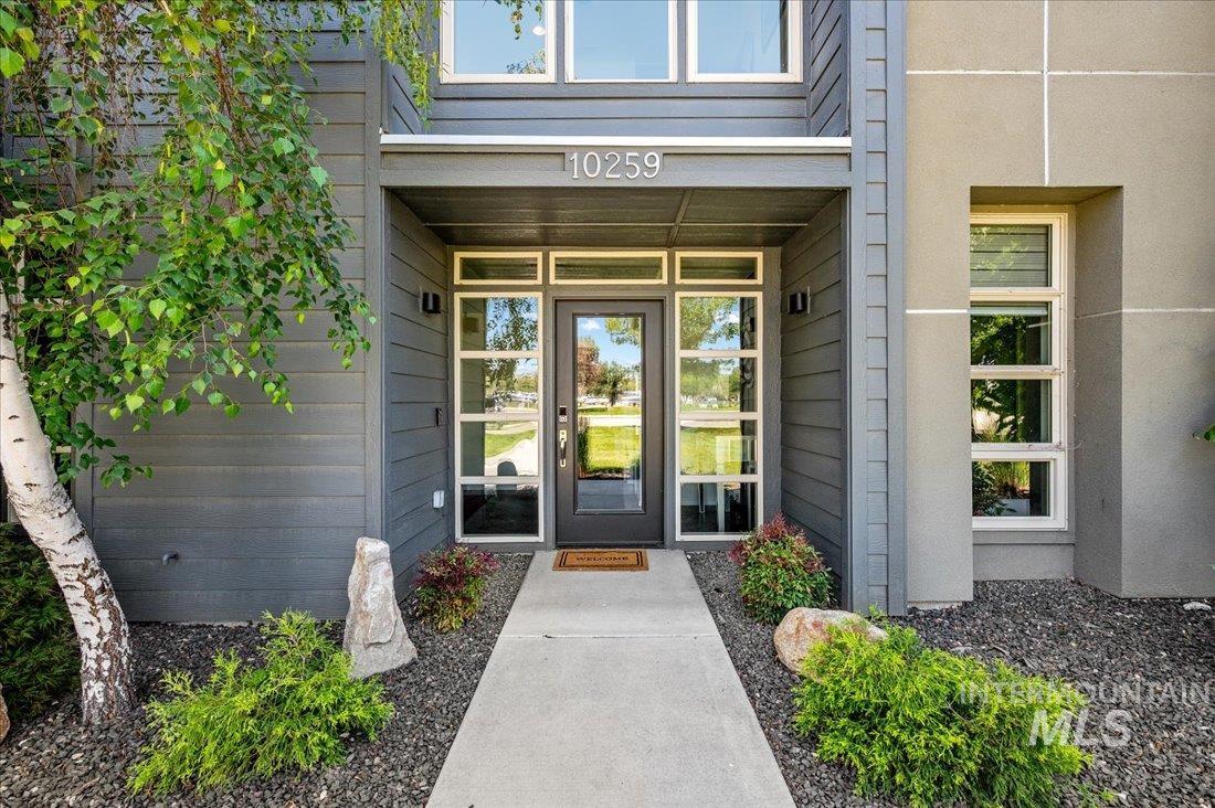 10259 W Carlton Bay Drive, Garden City, Idaho 83714, 4 Bedrooms, 3.5 Bathrooms, Residential For Sale, Price $599,000, 98961210