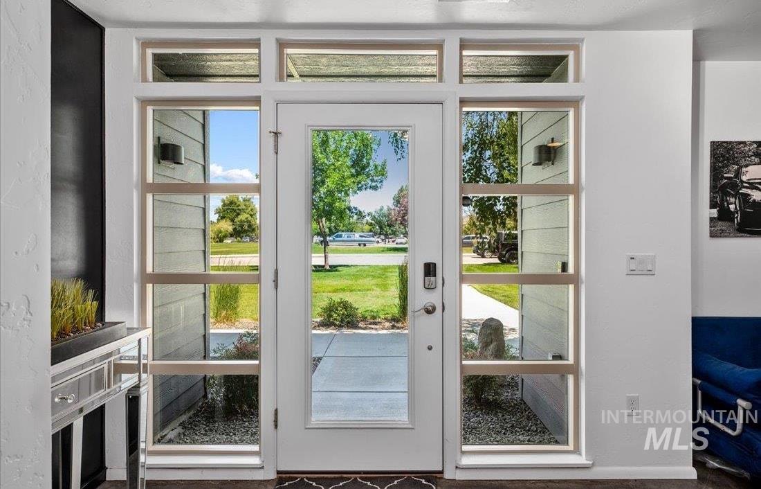 10259 W Carlton Bay Drive, Garden City, Idaho 83714, 2 Bedrooms, 2.5 Bathrooms, Residential Income For Sale, Price $599,000, 98961211
