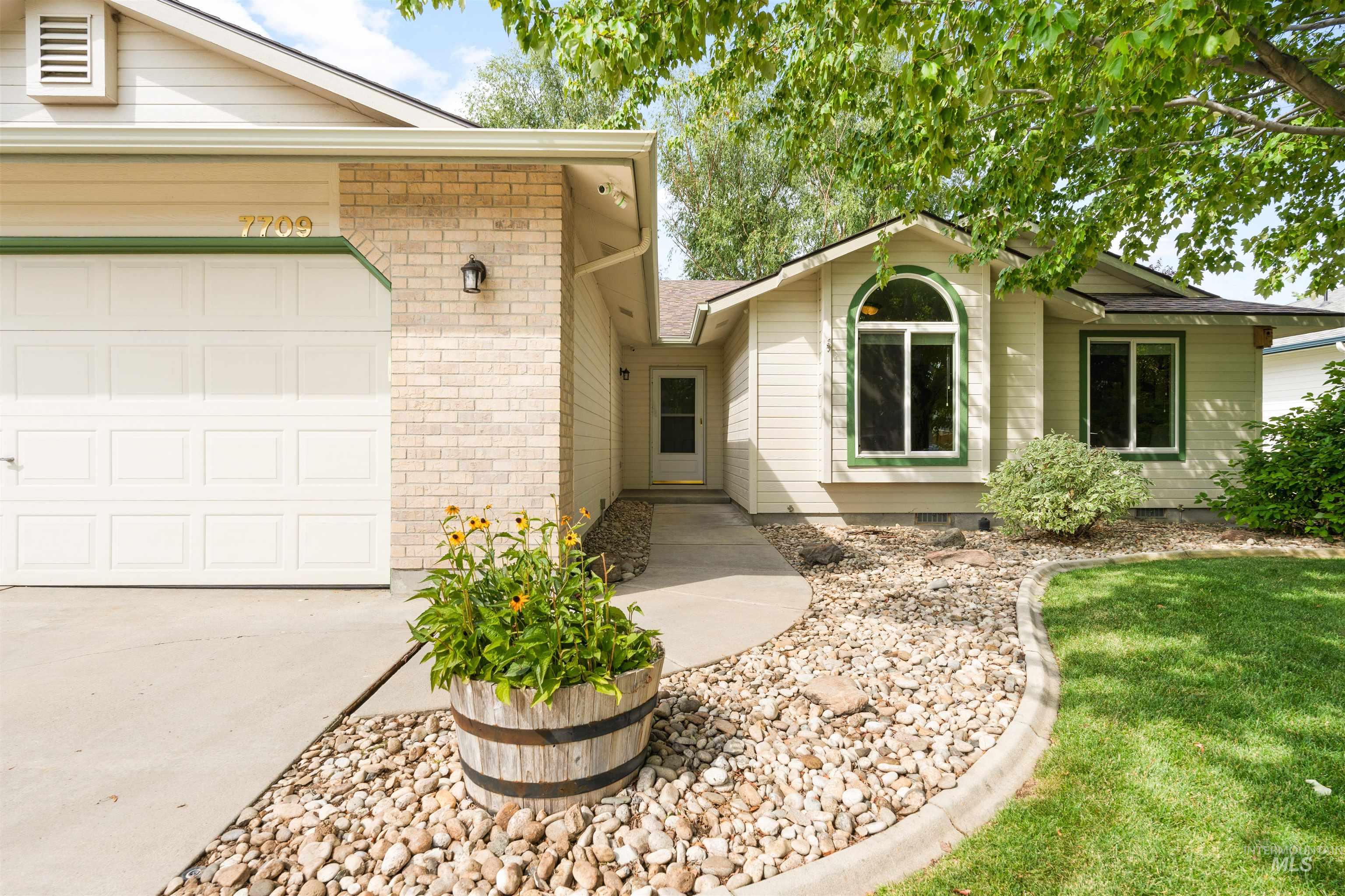 7709 N Matlock Ave, Boise, Idaho 83714, 3 Bedrooms, 2 Bathrooms, Residential For Sale, Price $449,000, 98961215