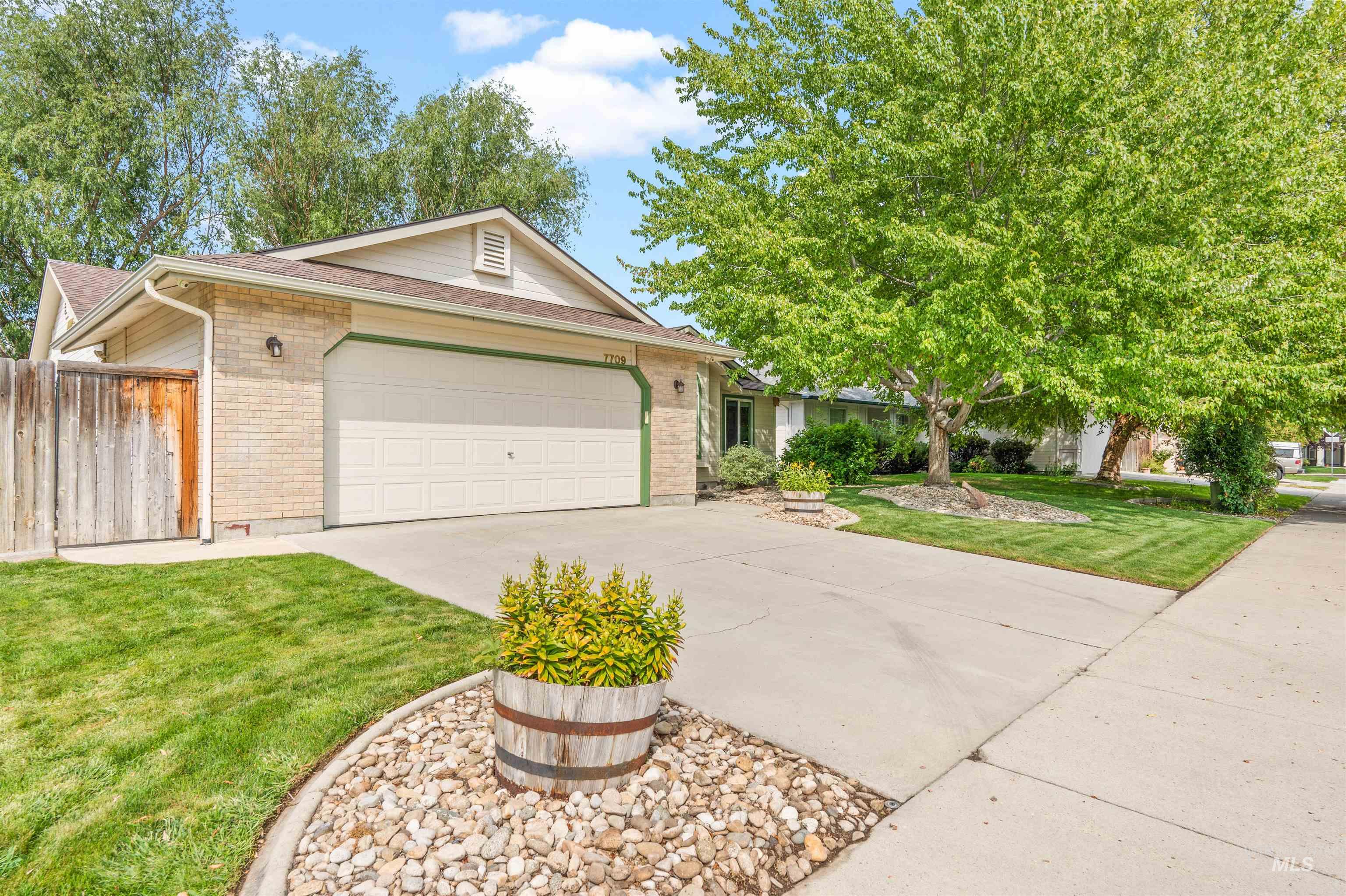 7709 N Matlock Ave, Boise, Idaho 83714, 3 Bedrooms, 2 Bathrooms, Residential For Sale, Price $449,000, 98961215