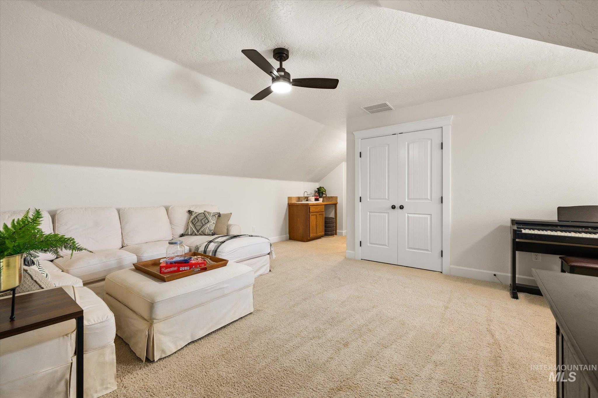 333 S Fernan Lake Way, Star, Idaho 83669, 5 Bedrooms, 4.5 Bathrooms, Residential For Sale, Price $735,000, 98961228