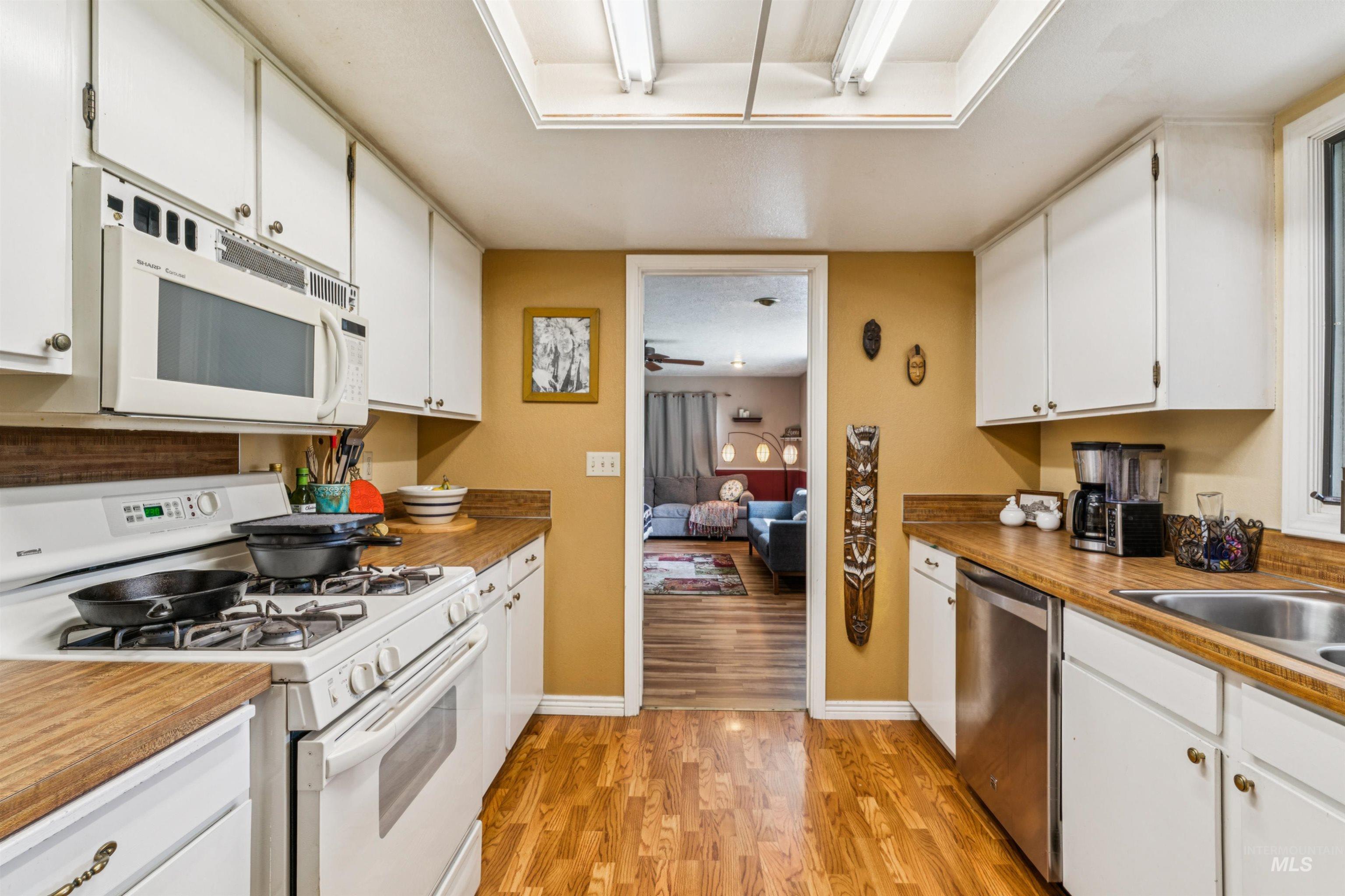 10319 W Ardyce Street, Boise, Idaho 83704, 3 Bedrooms, 2 Bathrooms, Residential For Sale, Price $425,000, 98961236