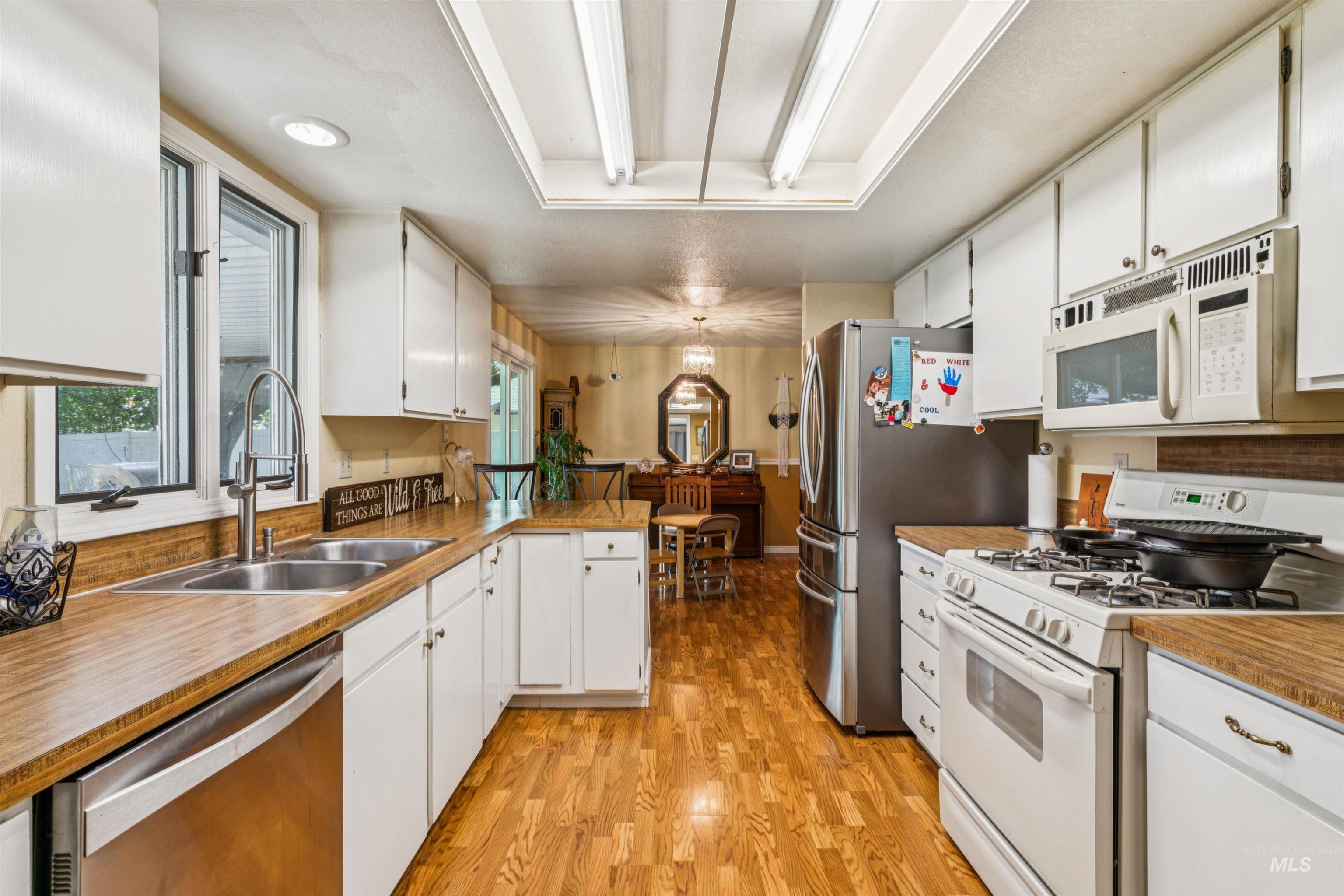 10319 W Ardyce Street, Boise, Idaho 83704, 3 Bedrooms, 2 Bathrooms, Residential For Sale, Price $425,000, 98961236