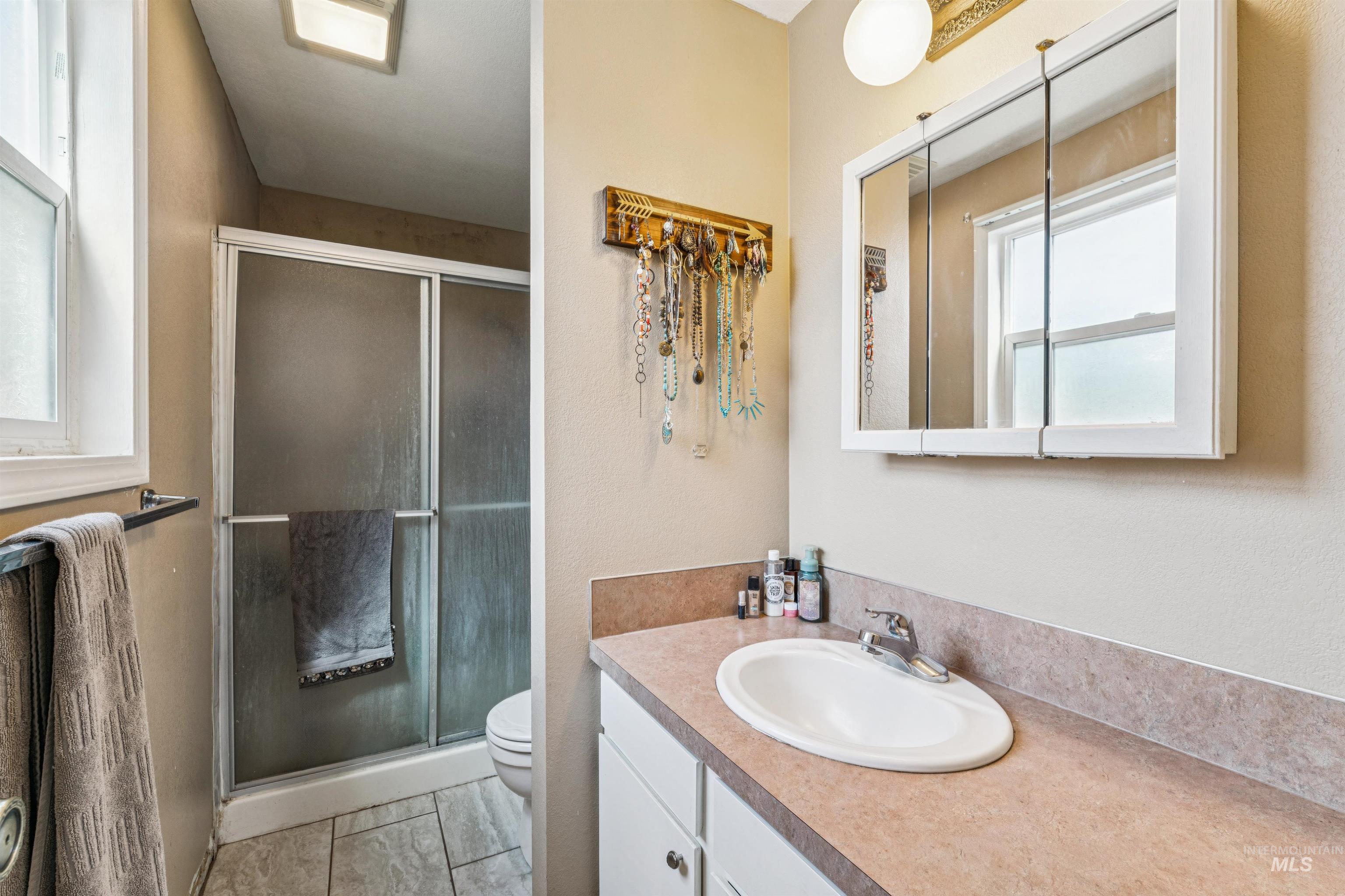 10319 W Ardyce Street, Boise, Idaho 83704, 3 Bedrooms, 2 Bathrooms, Residential For Sale, Price $425,000, 98961236