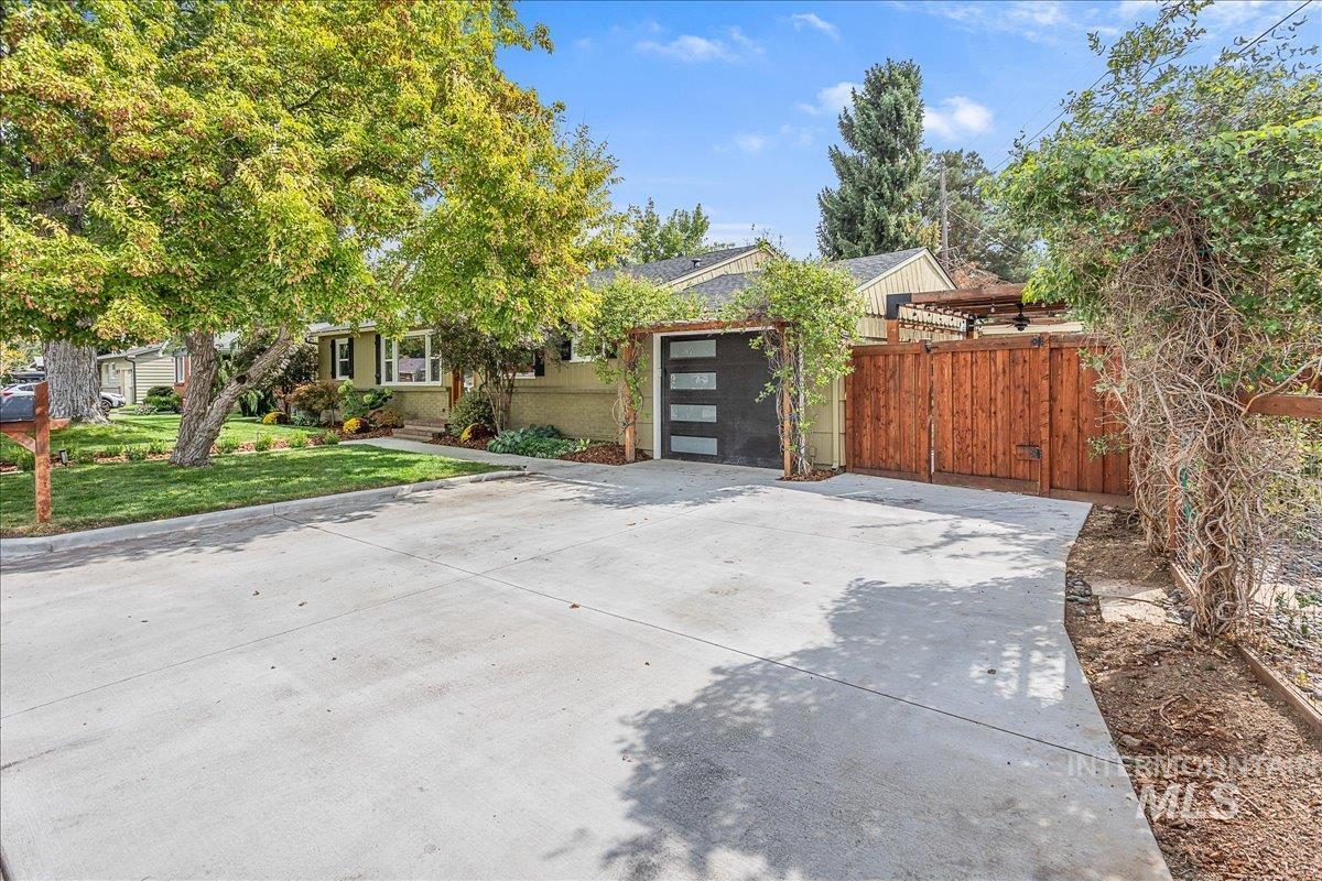 3625 W Tulara Dr, Boise, Idaho 83706, 3 Bedrooms, 2 Bathrooms, Residential For Sale, Price $665,000, 98961249