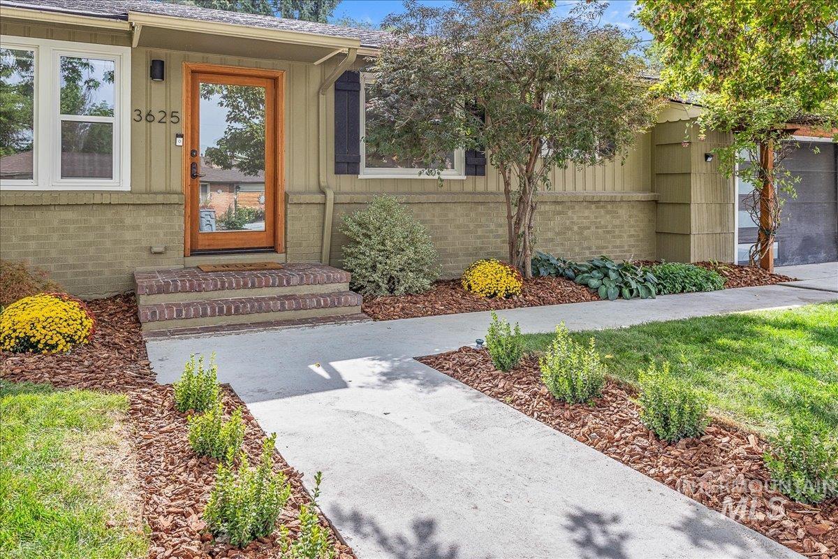 3625 W Tulara Dr, Boise, Idaho 83706, 3 Bedrooms, 2 Bathrooms, Residential For Sale, Price $665,000, 98961249