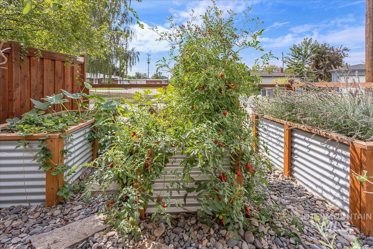 3625 W Tulara Dr, Boise, Idaho 83706, 3 Bedrooms, 2 Bathrooms, Residential For Sale, Price $665,000, 98961249