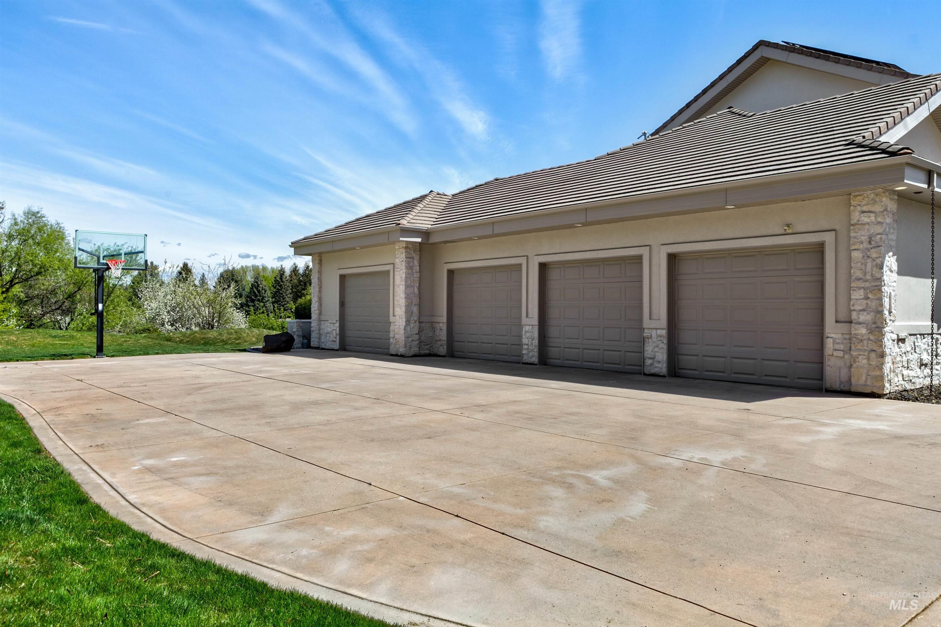 7014 N Spurwing Way, Meridian, Idaho 83646, 4 Bedrooms, 5 Bathrooms, Residential For Sale, Price $2,550,000, 98961251