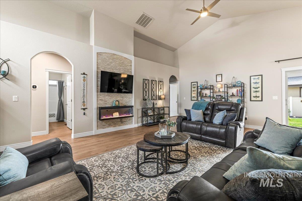 10395 McKinley St, Nampa, Idaho 83687, 3 Bedrooms, 2 Bathrooms, Residential For Sale, Price $470,000, 98961256