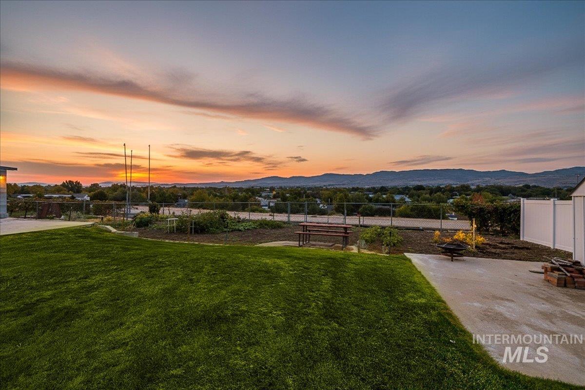 2800 W Sunrise Rim Rd, Boise, Idaho 83705, 4 Bedrooms, 2.5 Bathrooms, Residential For Sale, Price $599,000, 98961262
