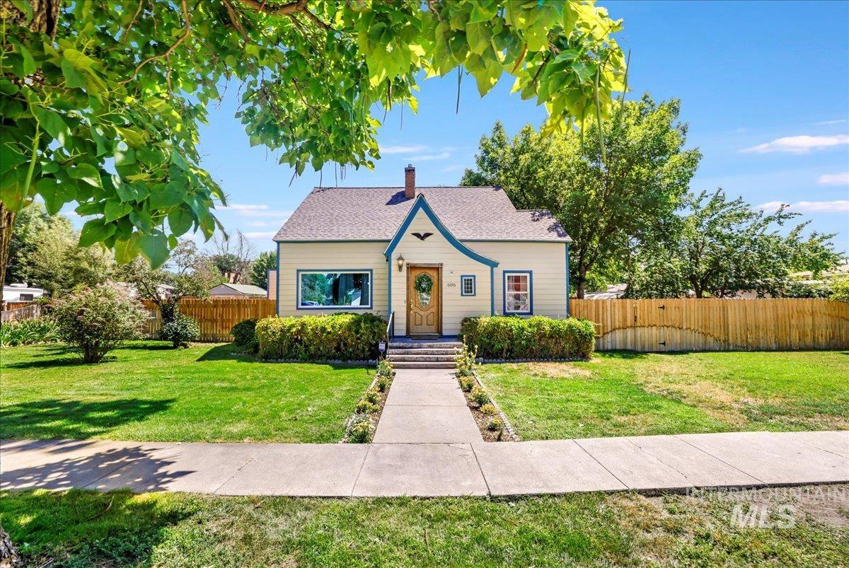 606 Montana Street, Gooding, Idaho 83330, 5 Bedrooms, 2 Bathrooms, Residential For Sale, Price $315,000, 98961265