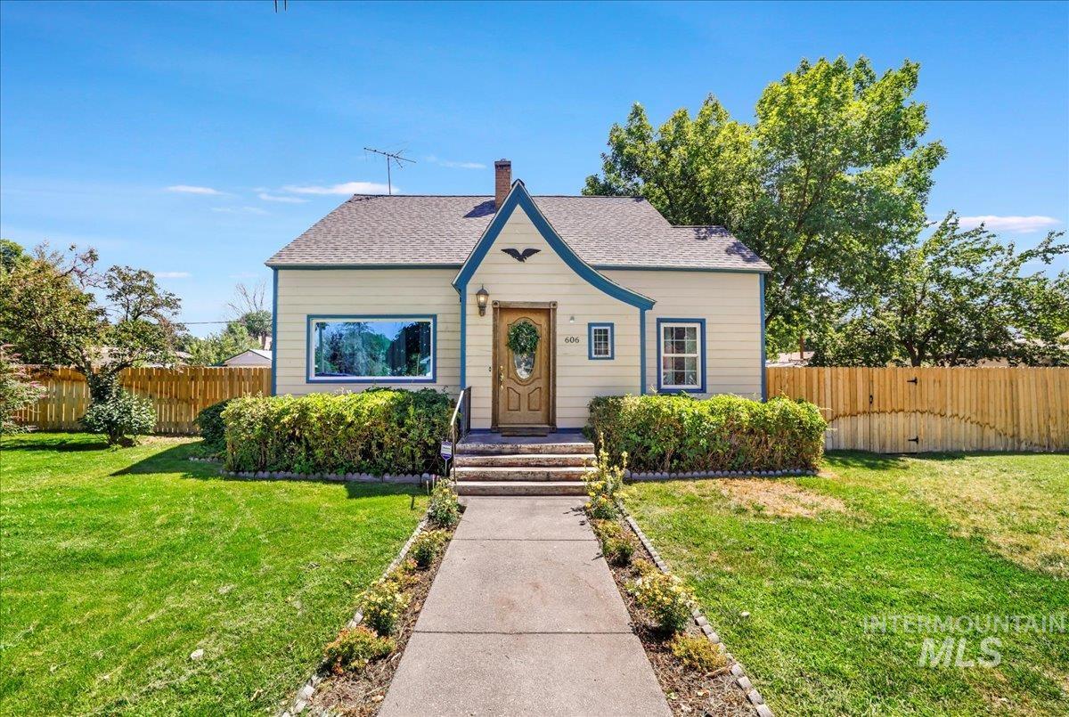 606 Montana Street, Gooding, Idaho 83330, 5 Bedrooms, 2 Bathrooms, Residential For Sale, Price $315,000, 98961265