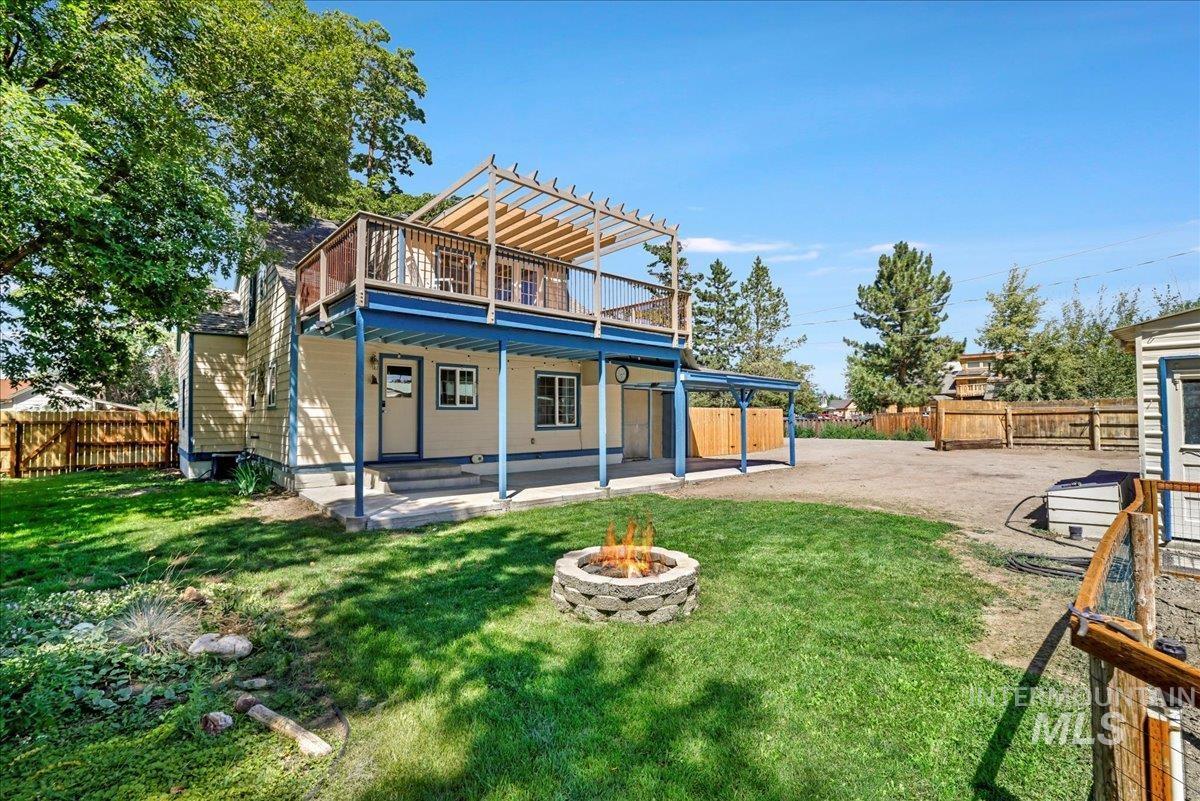 606 Montana Street, Gooding, Idaho 83330, 5 Bedrooms, 2 Bathrooms, Residential For Sale, Price $315,000, 98961265