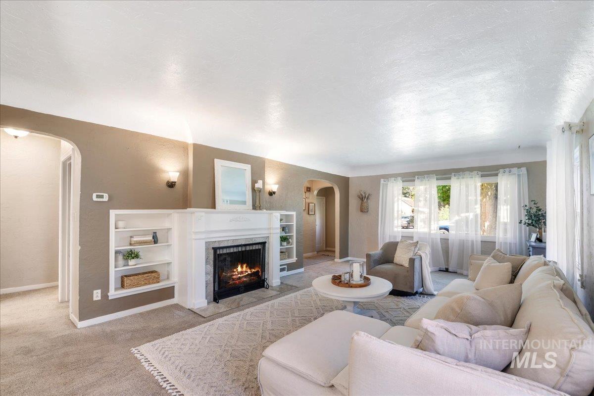 606 Montana Street, Gooding, Idaho 83330, 5 Bedrooms, 2 Bathrooms, Residential For Sale, Price $315,000, 98961265