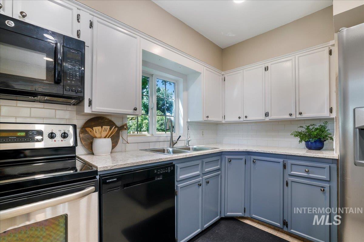 606 Montana Street, Gooding, Idaho 83330, 5 Bedrooms, 2 Bathrooms, Residential For Sale, Price $315,000, 98961265